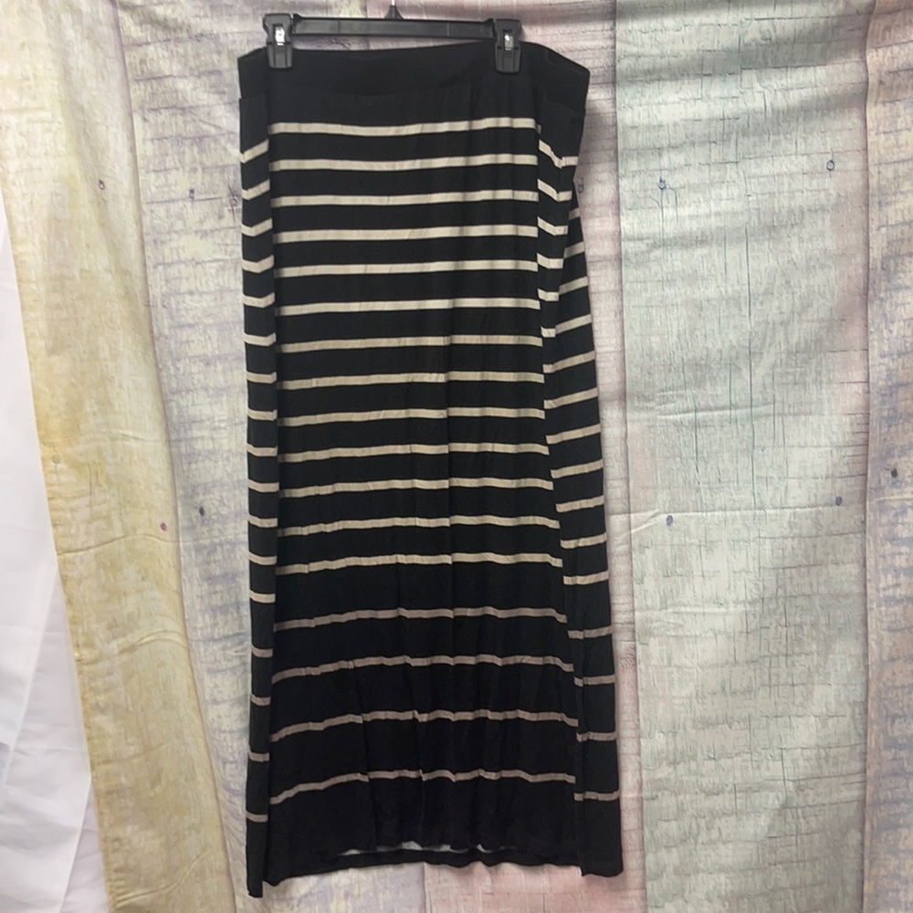 Good used condition woman’s skirt. Apt. 9